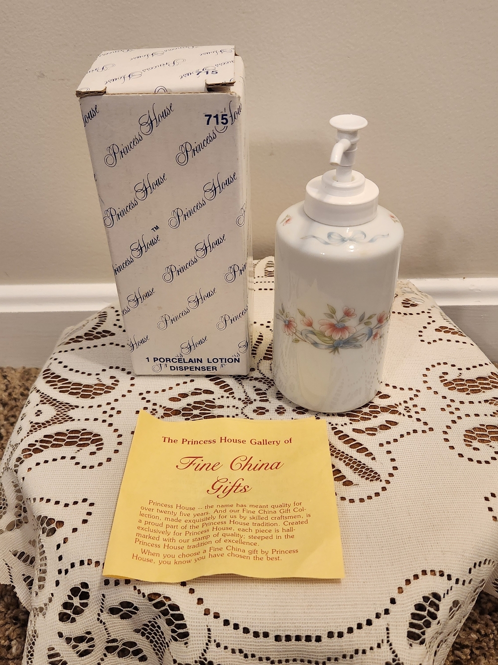 Princess House Porcelain Lotion Dispenser #715 - White w/ Floral Accent NEW
